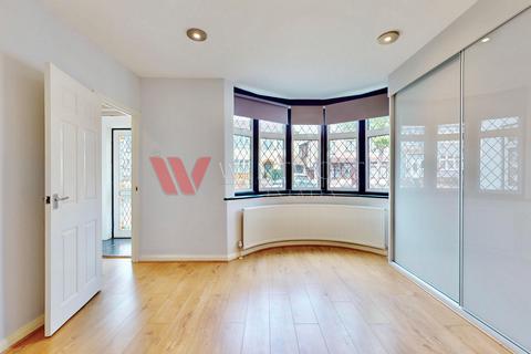 2 bedroom bungalow for sale, Netley Road, Newbury Park, IG2
