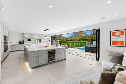 73a Leas Road, Warlingham, CR6 9LP