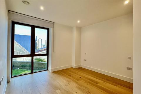 2 bedroom apartment to rent, 18 Capital Interchange Way, Brentford TW8