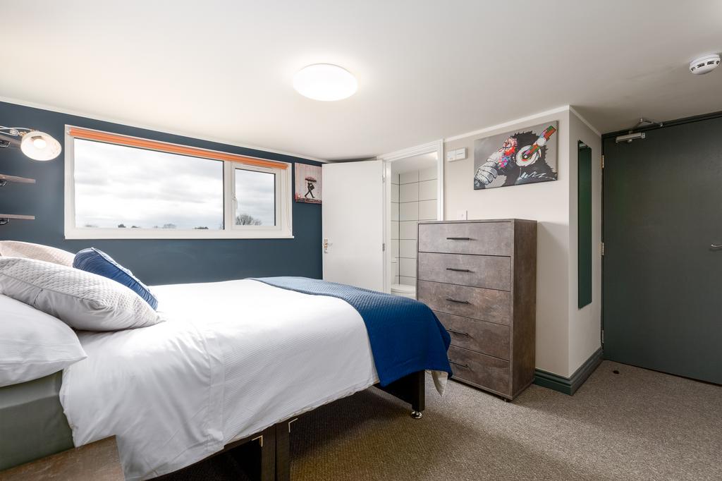 Room 7