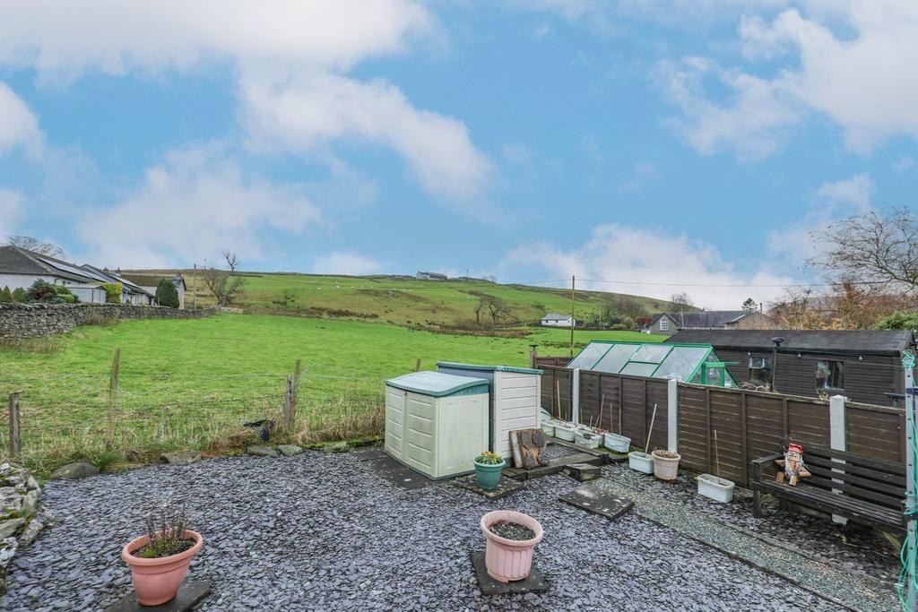 Rear Garden & Views