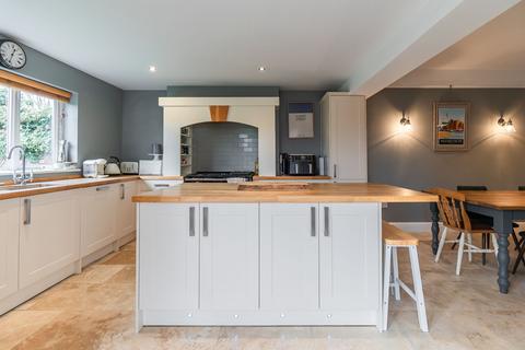4 bedroom detached house for sale, Albert Street, Fleckney, LE8