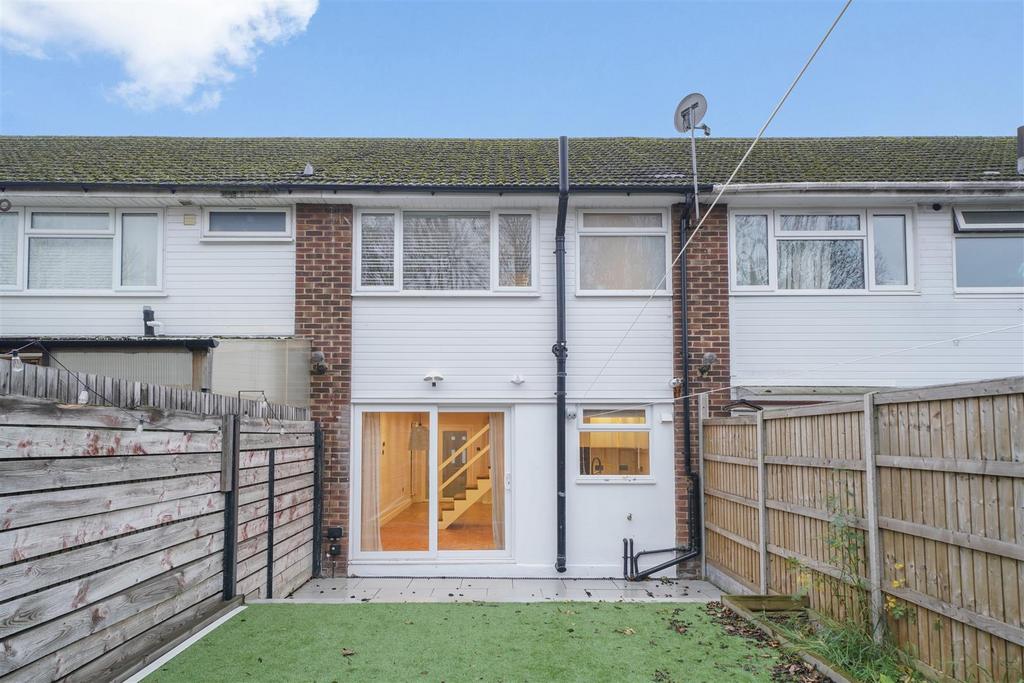 4 Denise Court, Eton Avenue - z Dlz VZ6zfs Or VSKT2 PFm