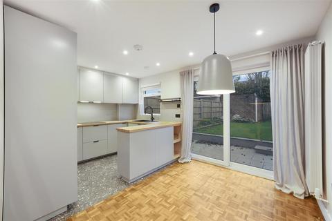 Eton Avenue, Wembley