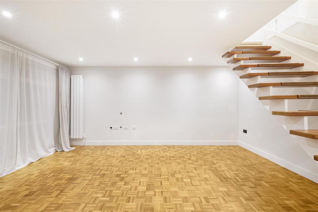 4 Denise Court, Eton Avenue - IAmv Kq5 NHs RUfkhi H6w J