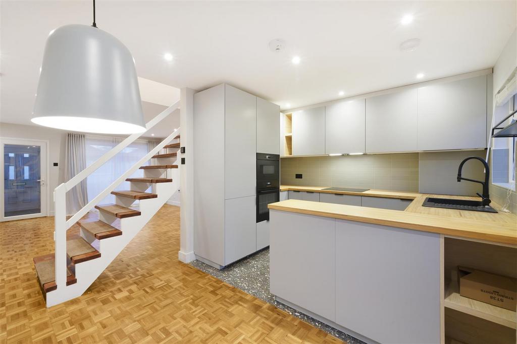 4 Denise Court, Eton Avenue - Ag3 Ed9 Idb Ro3e Wp Ooqq5