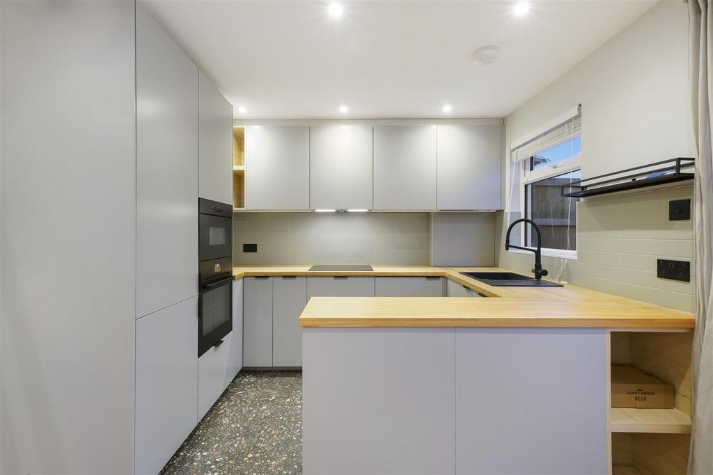 4 Denise Court, Eton Avenue - Pi6 S7 Pk5 Z2 TIFj NSsz Yz