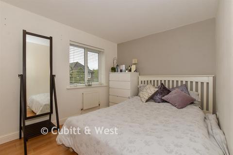 18 Forest Mews, Horsham, RH12 4GG