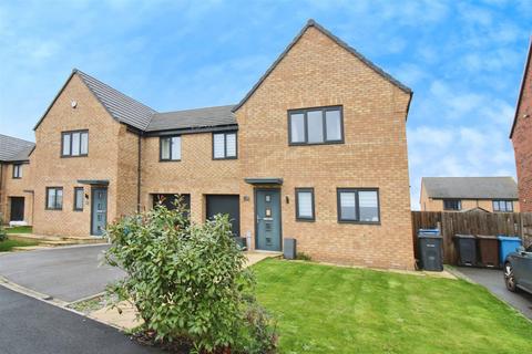 undefined, De La Pryme Road, Kingswood