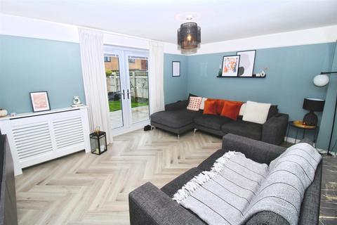 undefined, De La Pryme Road, Kingswood
