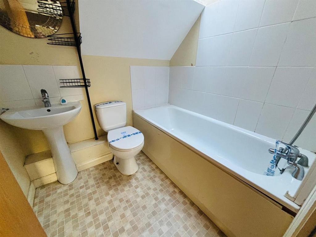 Bathroom / WC: