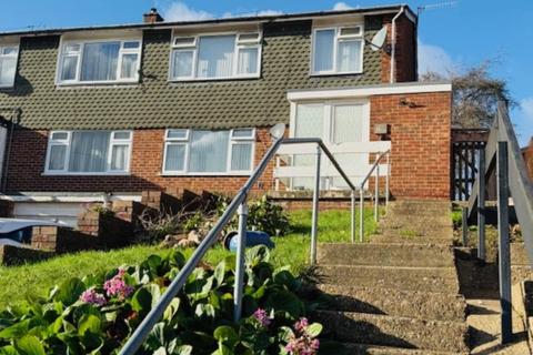 3 bedroom semi-detached house to rent, Chairborough Road, High Wycombe HP12