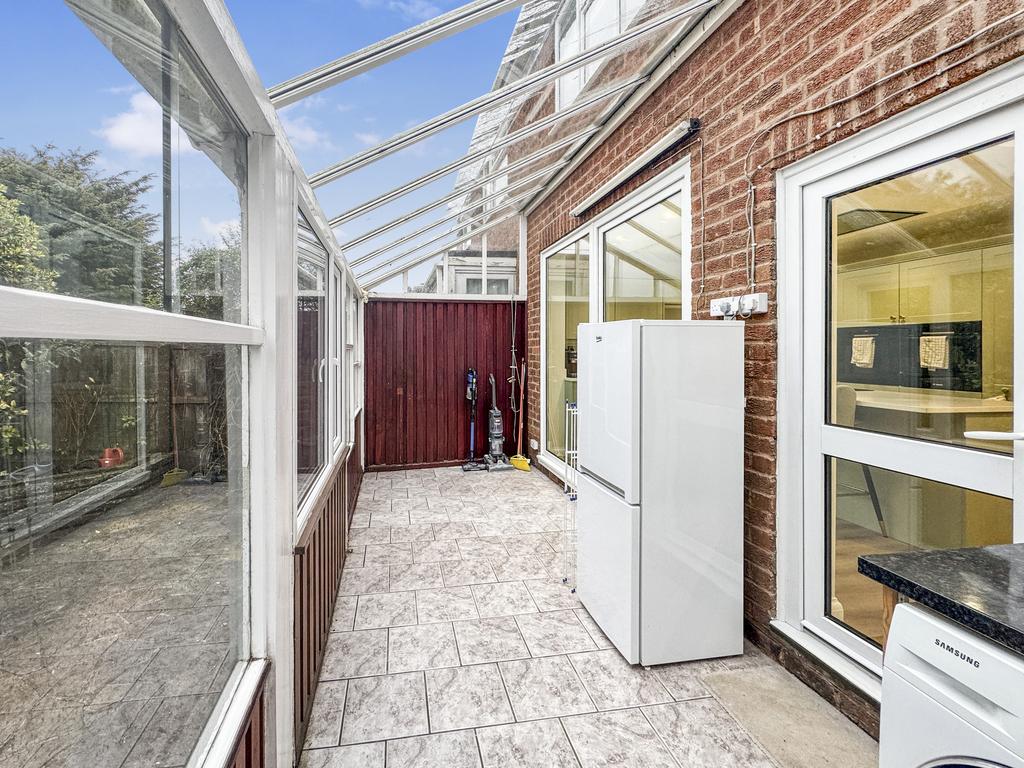 Rear lean-to