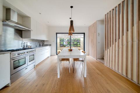 3 bedroom end of terrace house for sale, Thorpebank Road, London