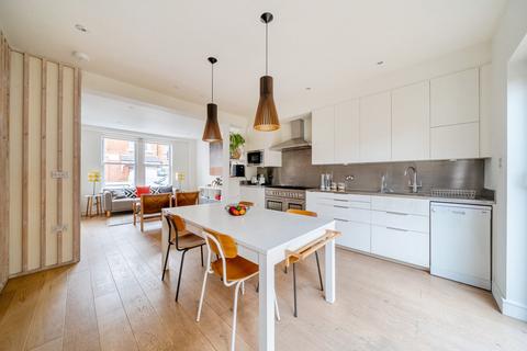 3 bedroom end of terrace house for sale, Thorpebank Road, London