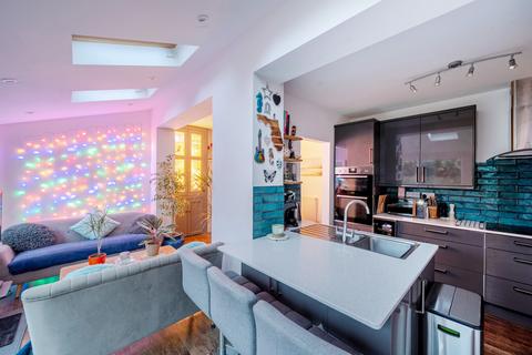 4 bedroom semi-detached house for sale, Oakley Road, Regents Park, Southampton, Hampshire, SO16