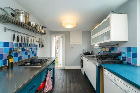 3 bedroom flat for sale, Sutton Road, London N10