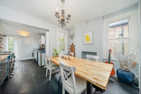 3 bedroom flat for sale, Sutton Road, London N10