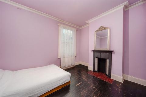 3 bedroom flat for sale, Sutton Road, London N10