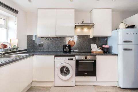 2 bedroom flat to rent, Oak Hill Crescent, Surbiton KT6