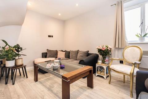 2 bedroom flat to rent, Oak Hill Crescent, Surbiton KT6