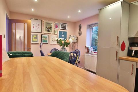 3 bedroom house to rent, Station Lane, Tewkesbury