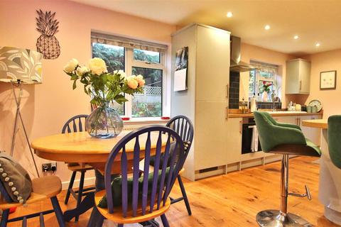 3 bedroom house to rent, Station Lane, Tewkesbury