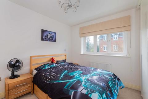 4 Foxherne, Slough, SL3 7AR