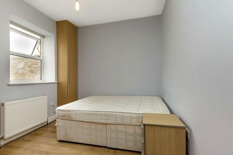 2 bedroom flat to rent, Uxbridge Road, London W12