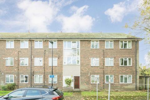 1 bedroom flat to rent, Deans Close, London W4