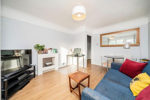1 bedroom flat to rent, Deans Close, London W4