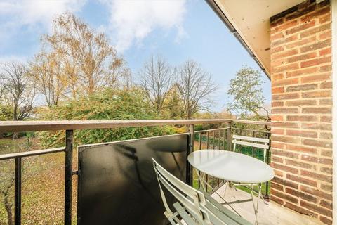 1 bedroom flat to rent, Deans Close, London W4