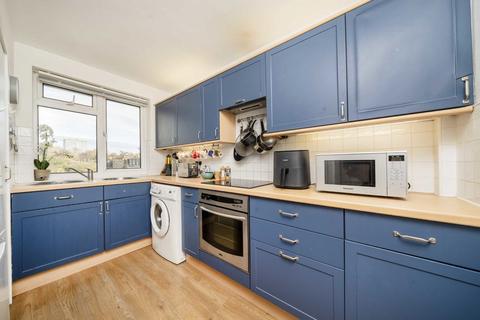 1 bedroom flat to rent, Deans Close, London W4
