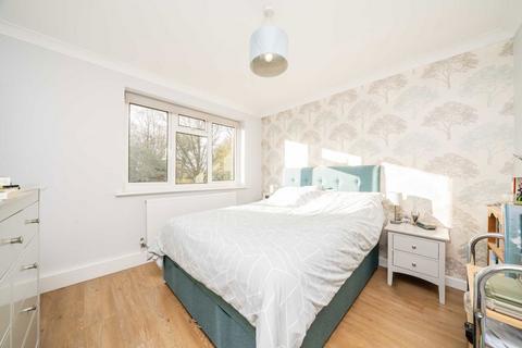 1 bedroom flat to rent, Deans Close, London W4