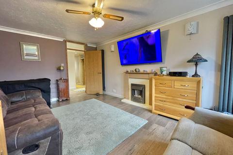 3 bedroom detached bungalow for sale, Waterside Gardens, March