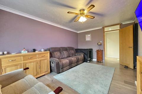 3 bedroom detached bungalow for sale, Waterside Gardens, March