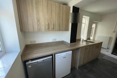 3 bedroom terraced house to rent, Shophouse Road, Bath, BA2