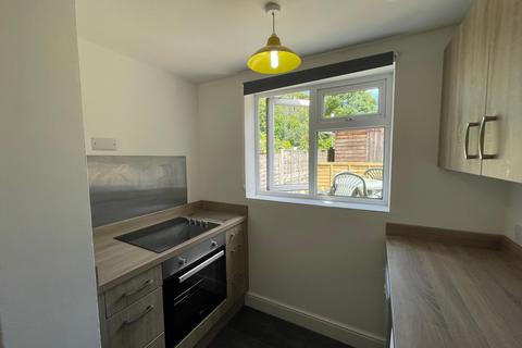 3 bedroom terraced house to rent, Shophouse Road, Bath, BA2