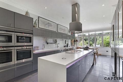 undefined, Luctons Avenue, Buckhurst Hill