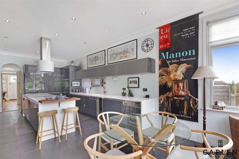 undefined, Luctons Avenue, Buckhurst Hill