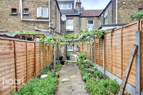 2 bedroom maisonette for sale, Charlemont Road, London