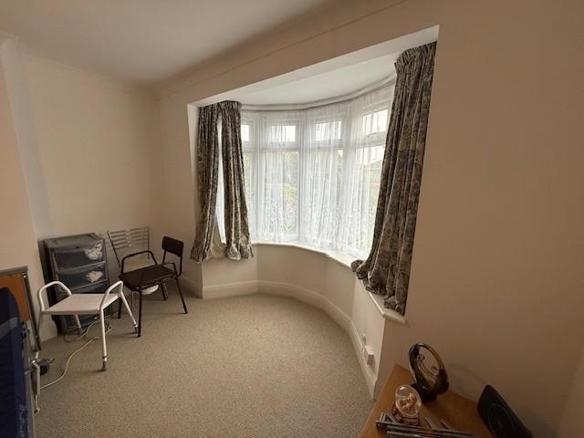 41 Ladydell bedroom 1.jpg