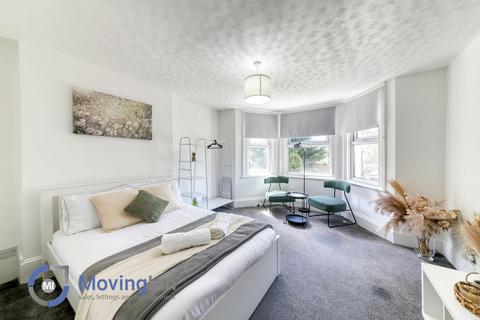 Studio to rent, Stretton Road, East Croydon, CR0 6EP