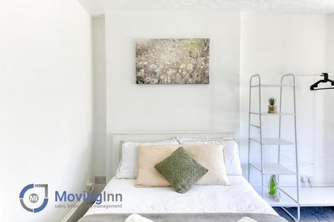 Studio to rent, Stretton Road, East Croydon, CR0 6EP