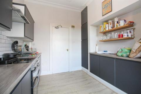 7 bedroom terraced house to rent, Wood Lane, Headingley, Leeds