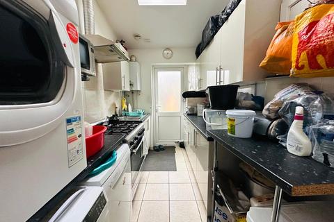 5 bedroom end of terrace house for sale, Brookehowse Road, London, SE6