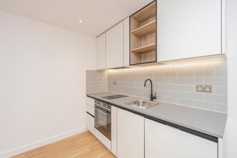 Studio to rent, Fermont House, 15 Beaufort Square, London