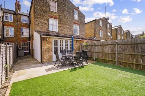 2 bedroom flat to rent, Carminia Road, London SW17