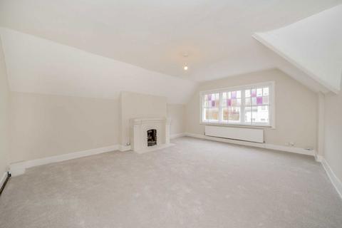 2 bedroom flat for sale, Riggindale Road, London SW16