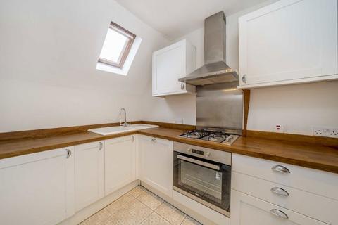 2 bedroom flat for sale, Riggindale Road, London SW16